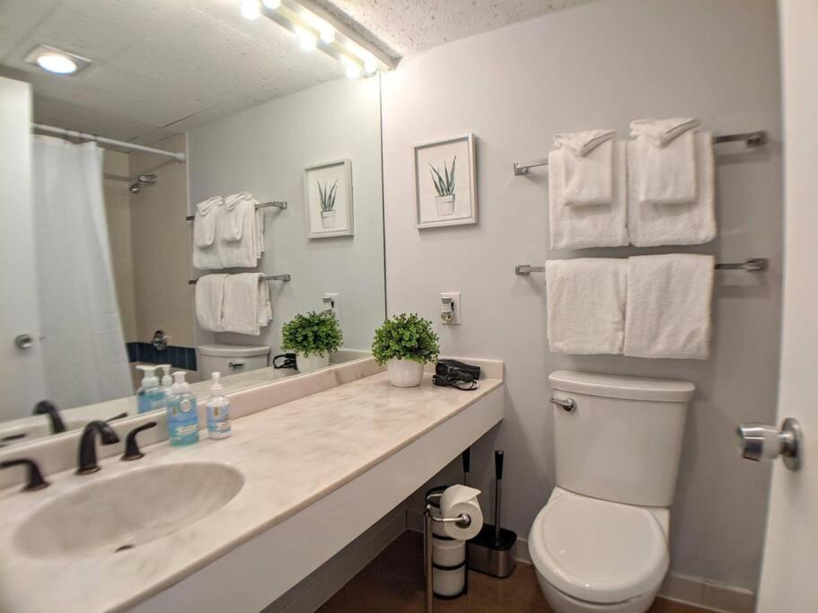 Cute Cedar Lodge Studio With Balcony & Lake Views! Laconia Exterior photo