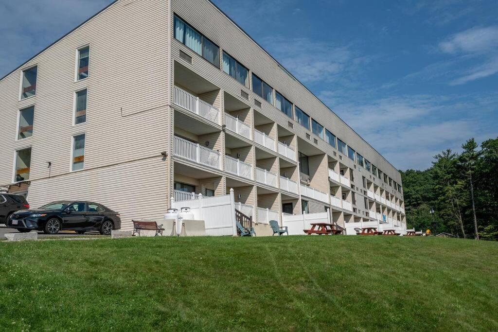 Cute Cedar Lodge Studio With Balcony & Lake Views! Laconia Exterior photo