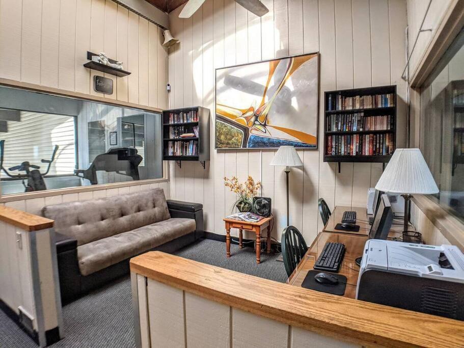 Cute Cedar Lodge Studio With Balcony & Lake Views! Laconia Exterior photo