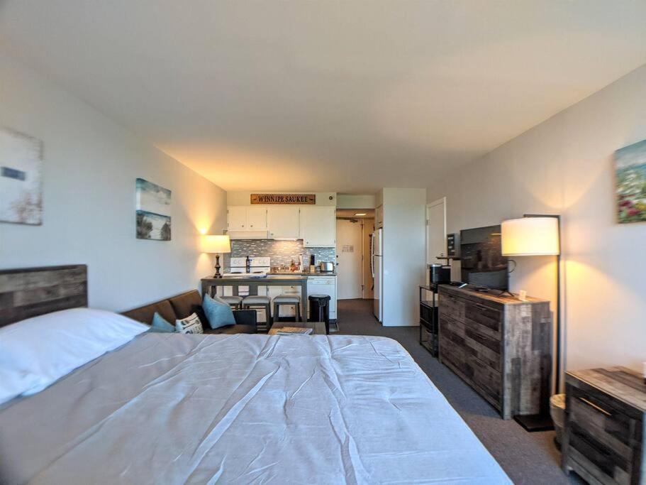Cute Cedar Lodge Studio With Balcony & Lake Views! Laconia Exterior photo